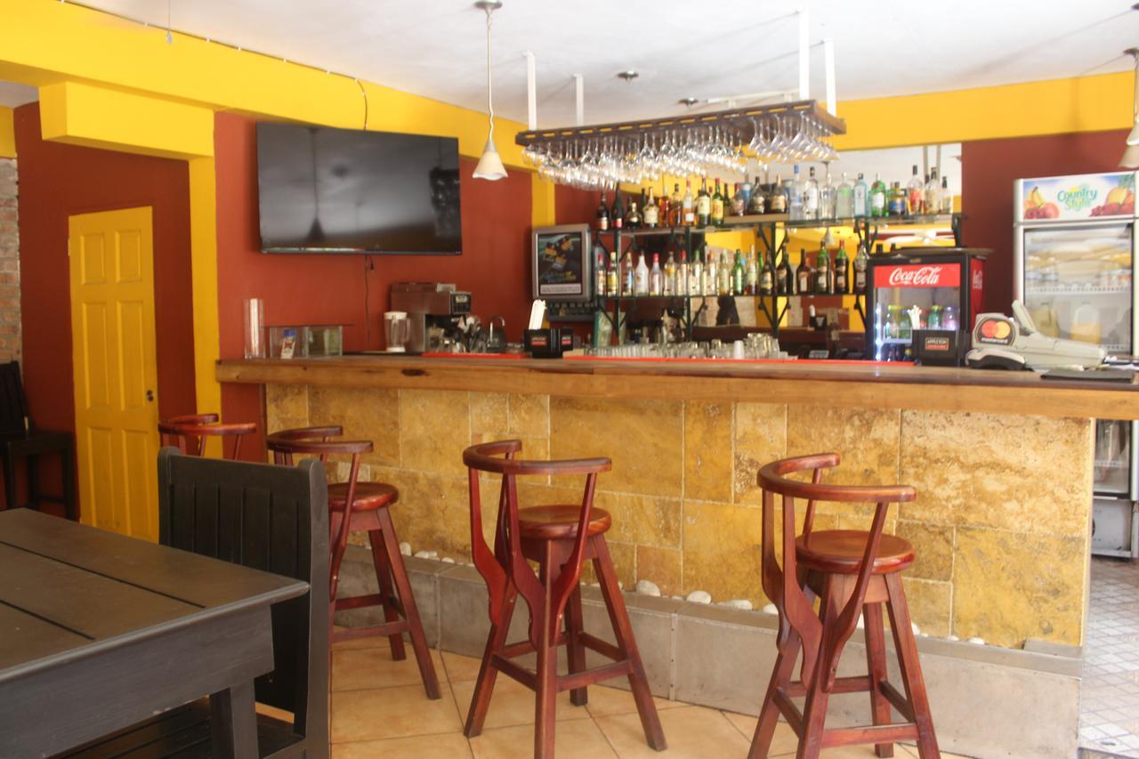 מונטגו ביי Altamont West Hotel מראה חיצוני תמונה